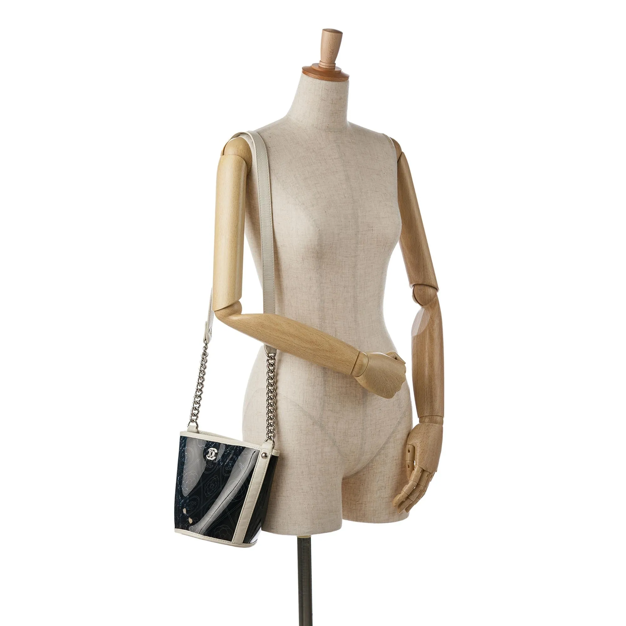 Chanel Crumpled Calfskin PVC Camellia Bucket (SHG-gZFHoM)